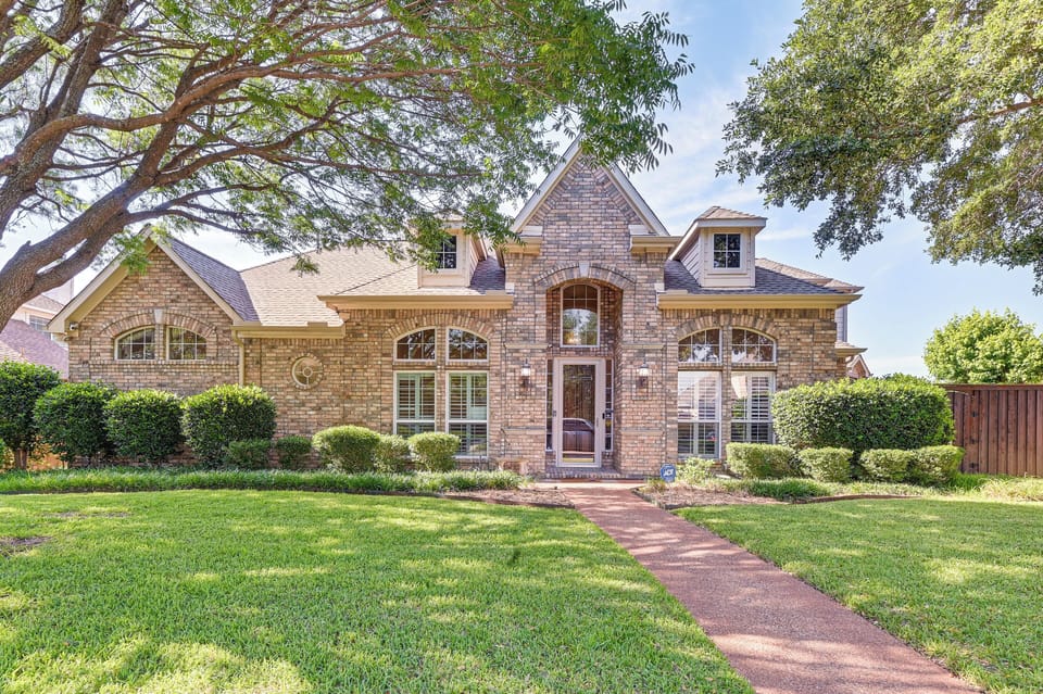 Exterior | Garage (2 Vehicles) | Driveway (2 Vehicles) | Free Street Parking