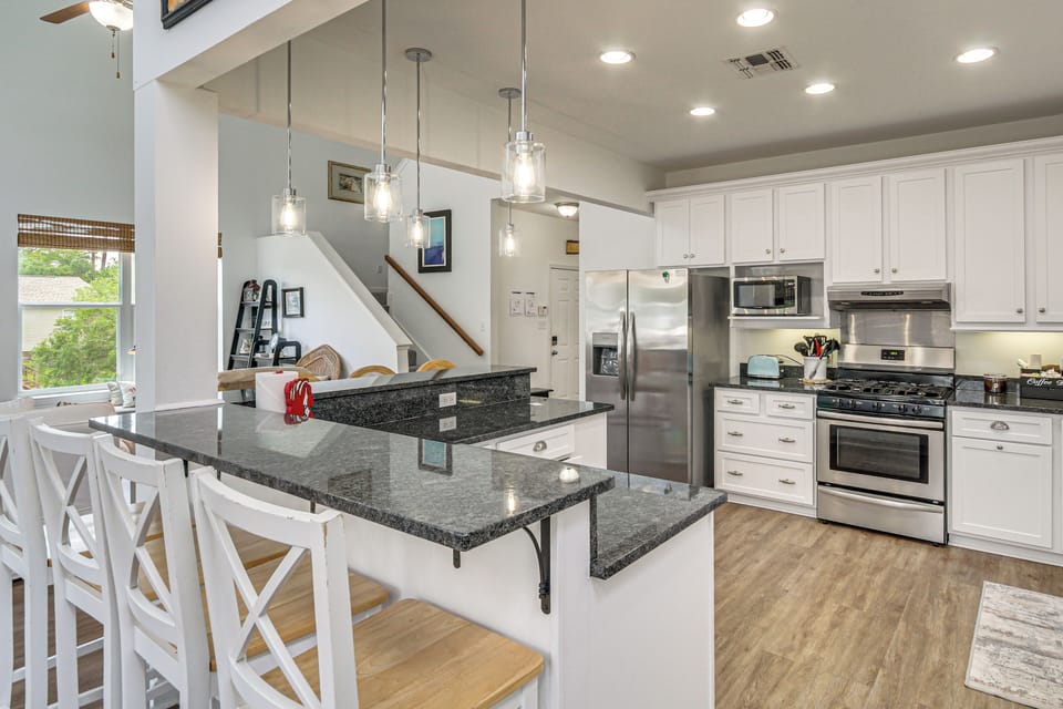 Kitchen | Cooking Basics | Breakfast Bar Dining | Main Floor