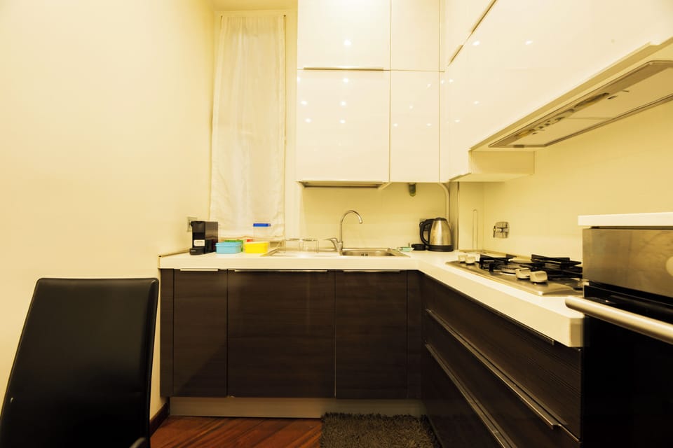 Apartment, 3 Bedrooms, 2 Bathrooms | Private kitchen | Fridge, microwave, oven, stovetop