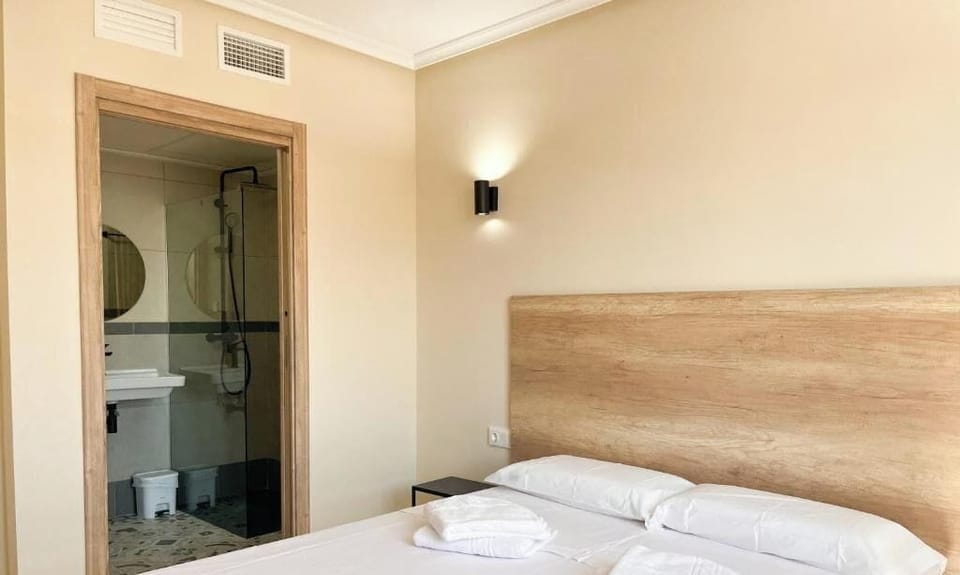 In-room safe, soundproofing, WiFi (free)