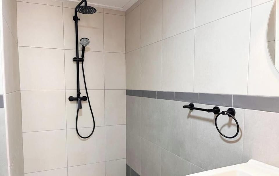 Basic Room, City View | Bathroom