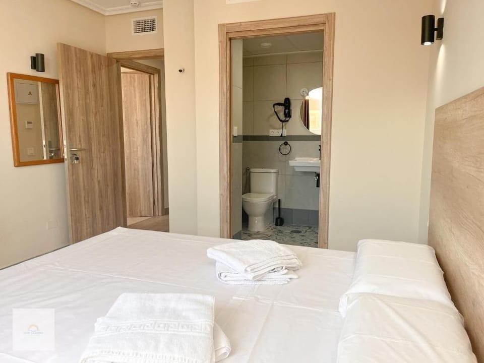 Comfort Twin Room | In-room safe, soundproofing, WiFi (free)