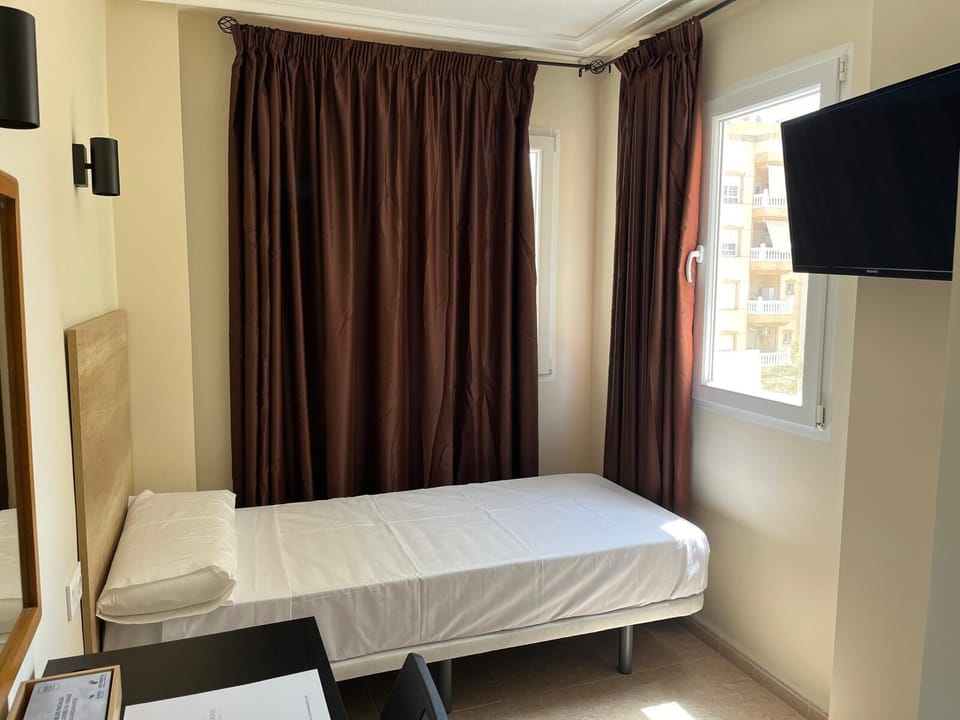 Basic Room, City View | In-room safe, soundproofing, free WiFi