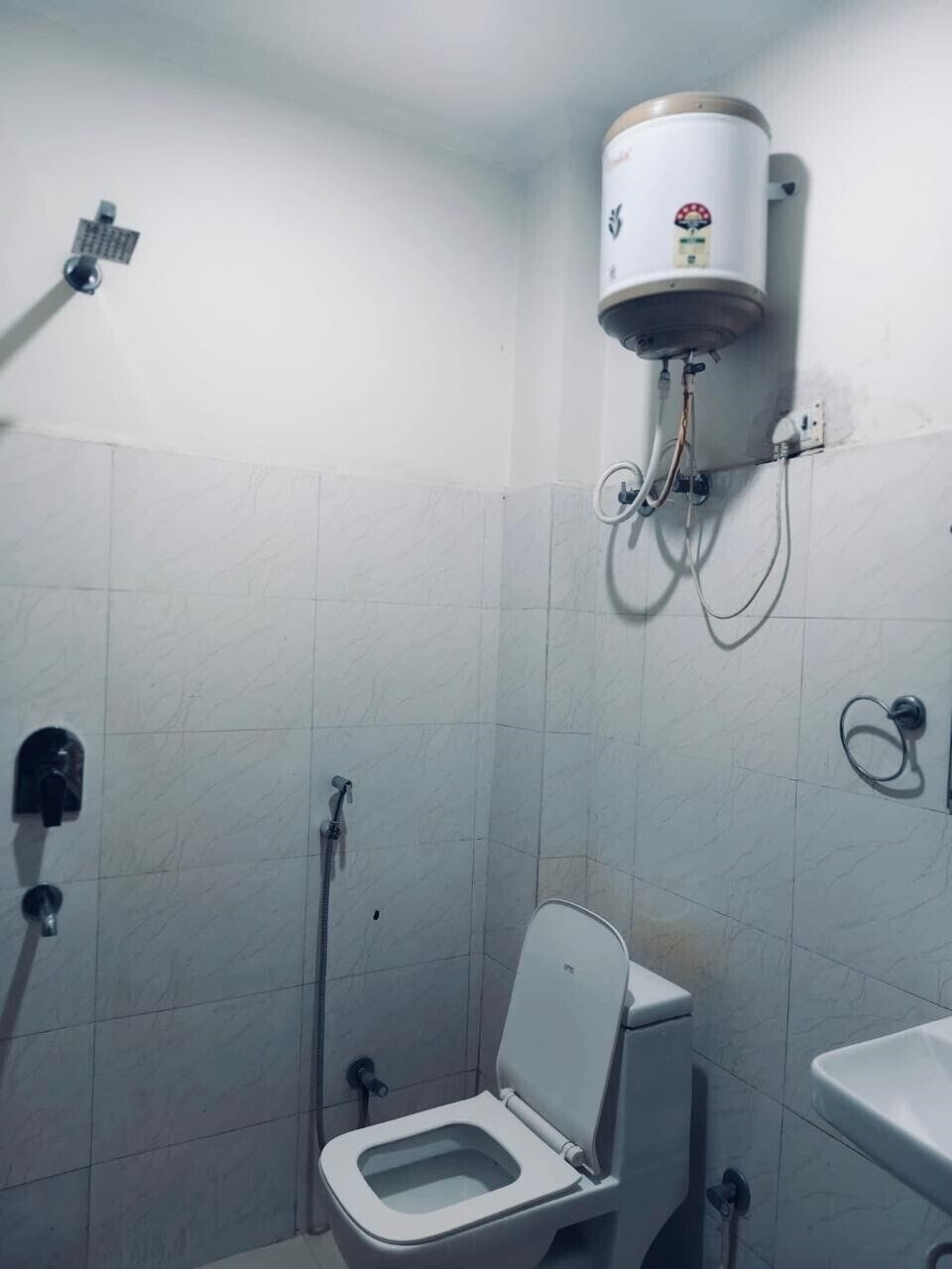 Economy Double Room | Bathroom | Bathtub, spring water tub, free toiletries, hair dryer