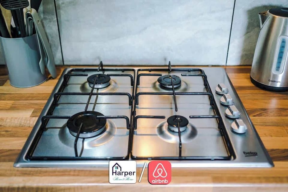 Modern fully equipped kitchen with wooden cabinets.
Includes oven, hob, fridge, microwave, toaster, and kettle.
Perfect for cooking meals during long or short stays.