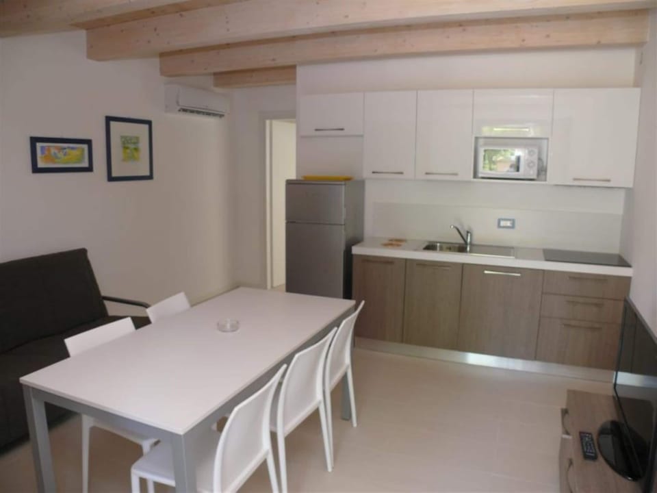 Apartment, 1 Bedroom, Garden View | Interior