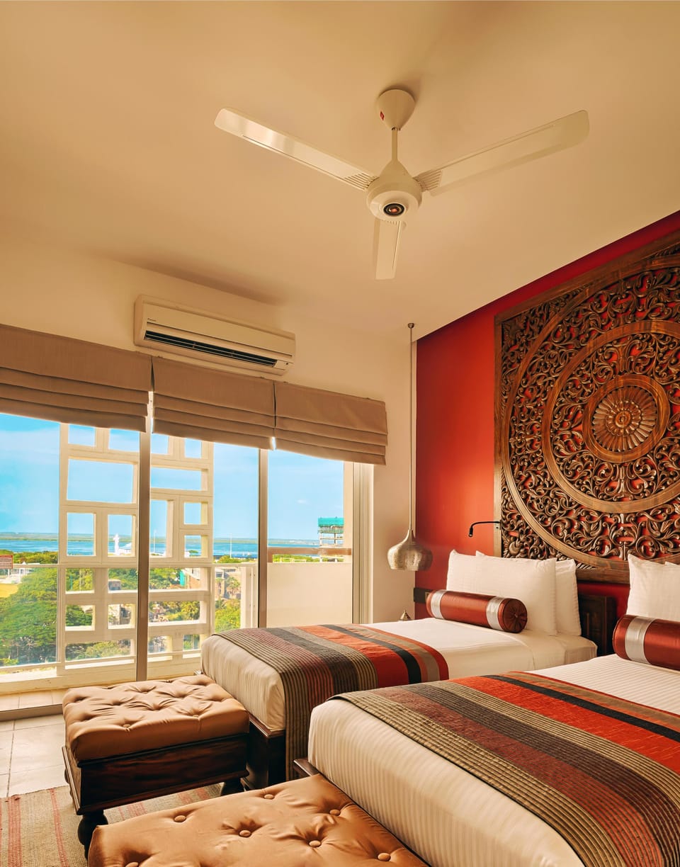 Deluxe Twin Room | Minibar, in-room safe, desk, soundproofing