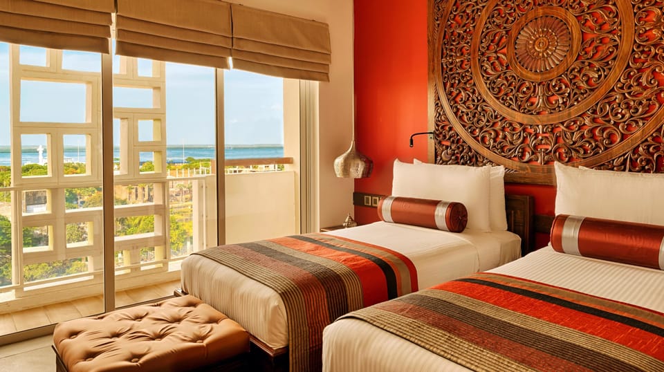 Deluxe Twin Room | Minibar, in-room safe, desk, soundproofing