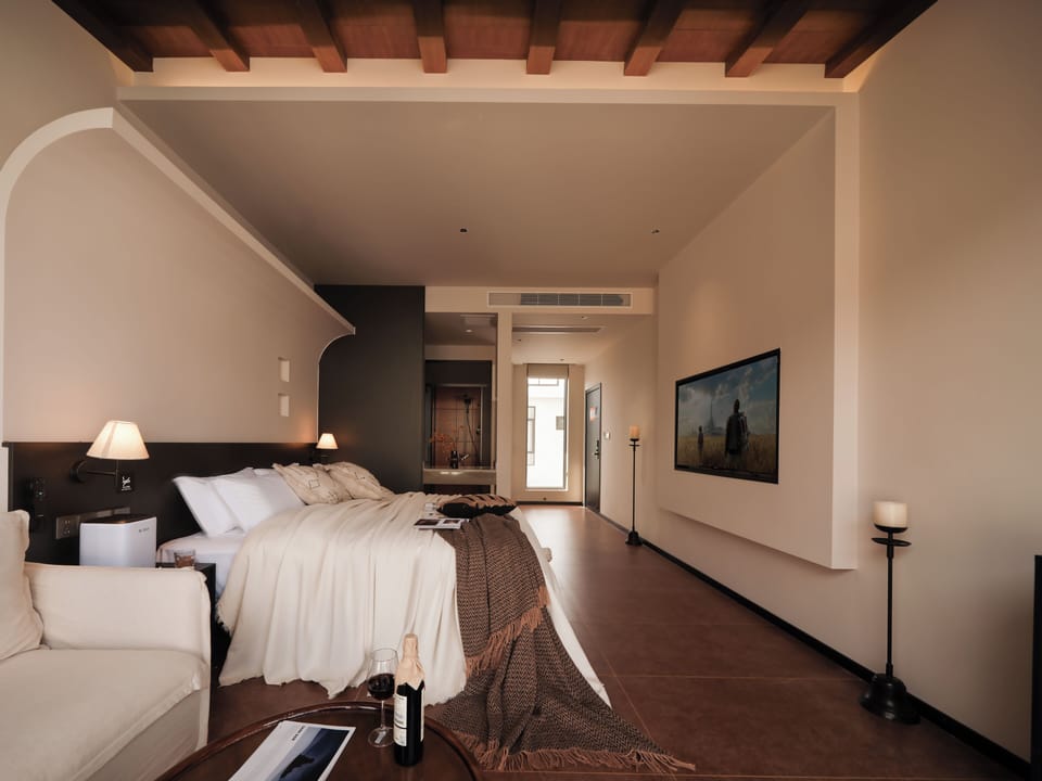 Exclusive Double Room | Desk, laptop workspace, WiFi (free), bed sheets