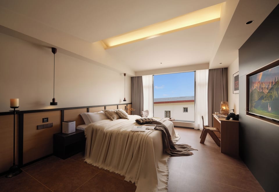 Comfort Double Room | Desk, laptop workspace, WiFi (free), bed sheets