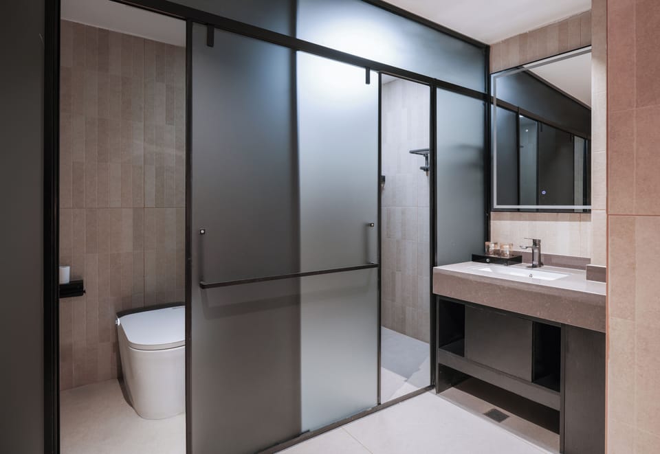 Family Triple Room | Bathroom | Shower, free toiletries, hair dryer, towels