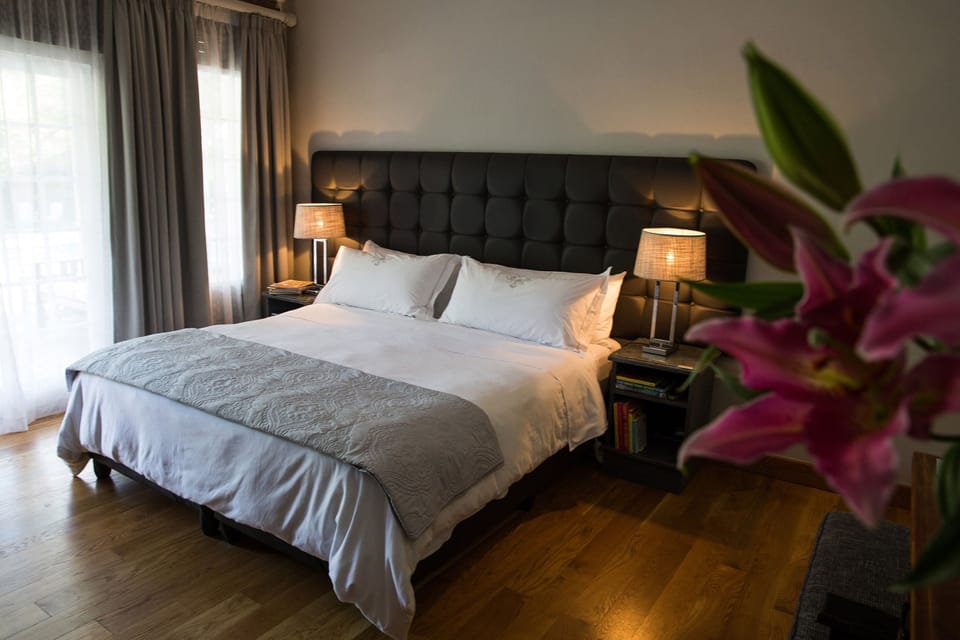 Luxury Room 03 | In-room safe, individually decorated, laptop workspace, blackout drapes