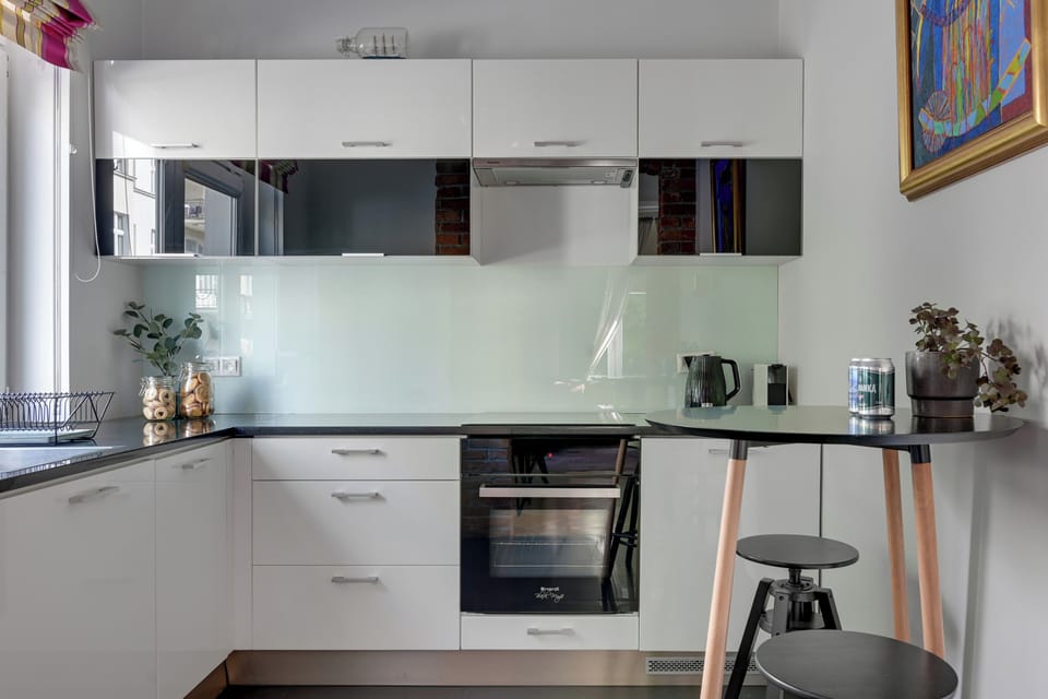 Deluxe Apartment, 1 Bedroom, City View, Beachside | Private kitchen | Electric kettle, highchair, freezer, paper towels
