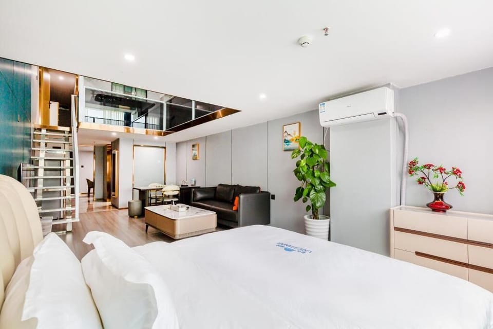 Luxury Loft, City View | Blackout drapes, soundproofing, WiFi (free)