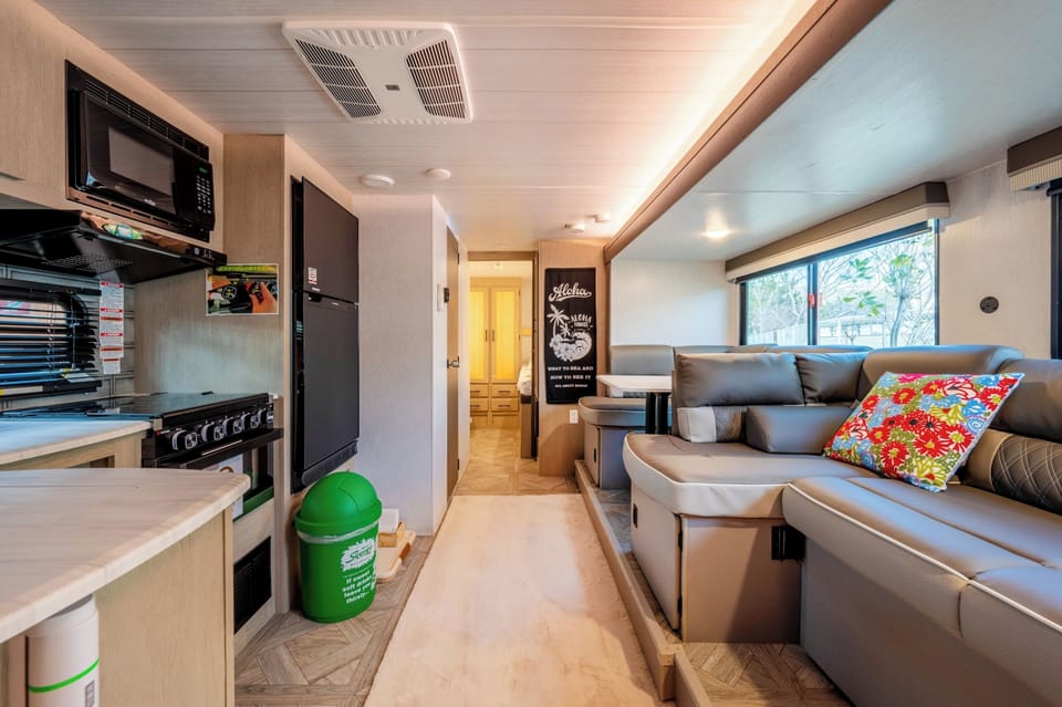 Mobile Home, Non Smoking, Pets Allowed (Mahalo) | Living area