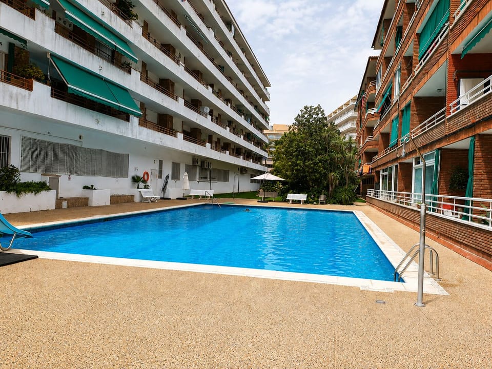 Pool | Seasonal outdoor pool