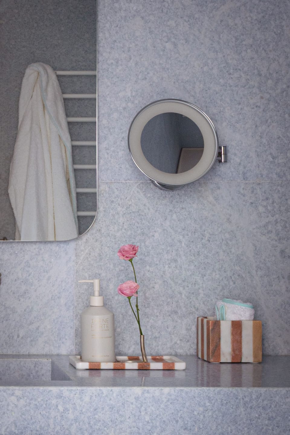 Deluxe Double Room, Sea View | Bathroom | Hair dryer, bathrobes, slippers, towels