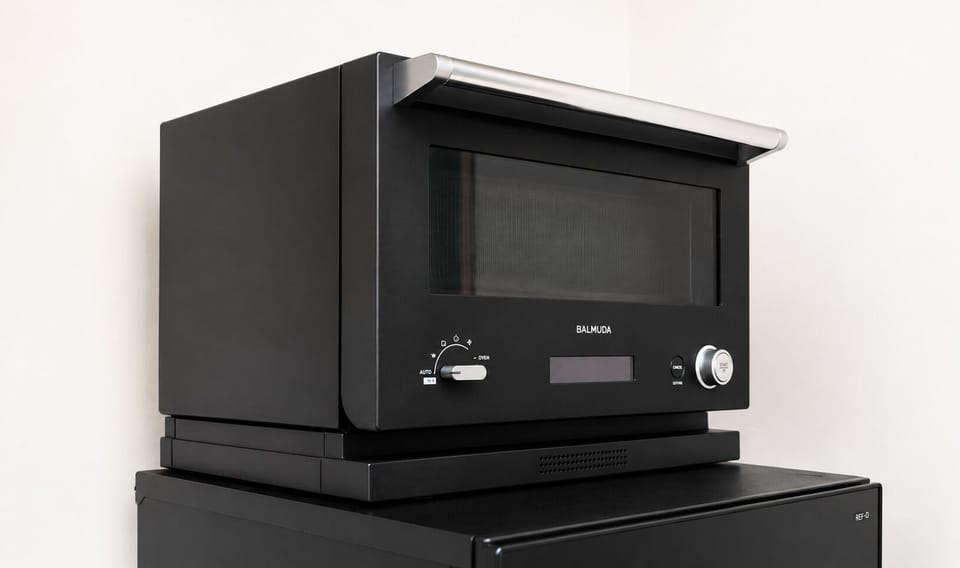 Villa | Private kitchen | Full-size fridge, microwave, cookware/dishes/utensils