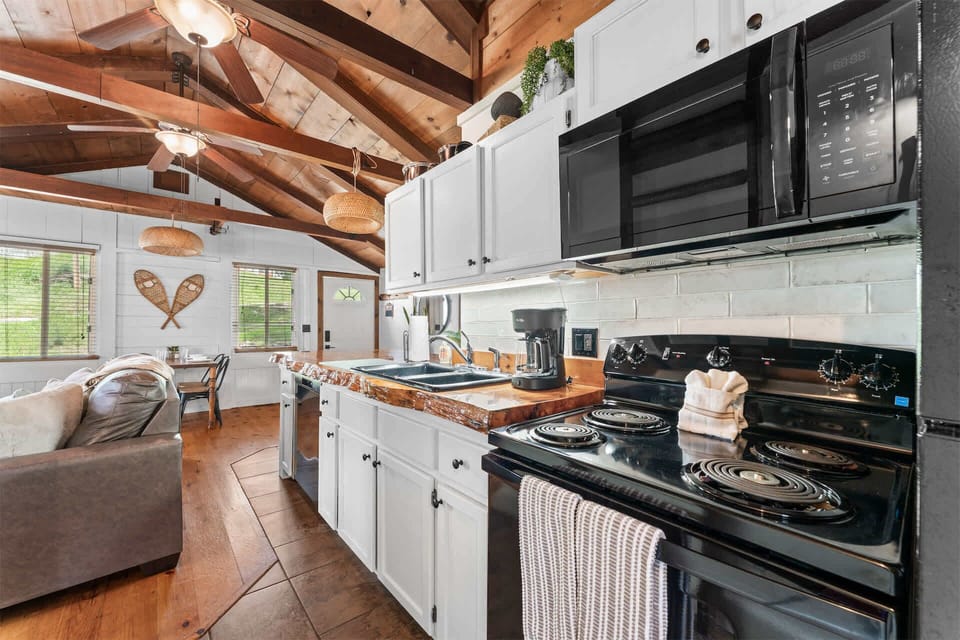 House, Multiple Beds, Patio, Garden View (Whispering Bass Lodge) | Private kitchen