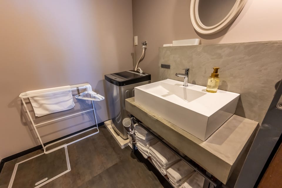 Villa | Bathroom | Separate tub and shower, free toiletries, hair dryer, towels