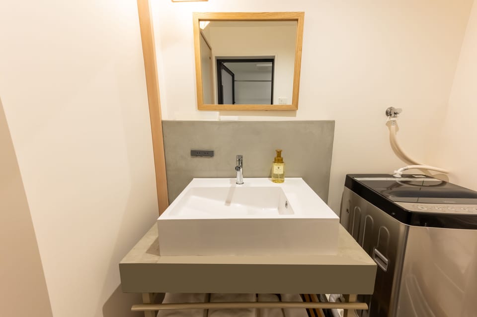 Villa | Bathroom | Separate tub and shower, free toiletries, hair dryer, towels