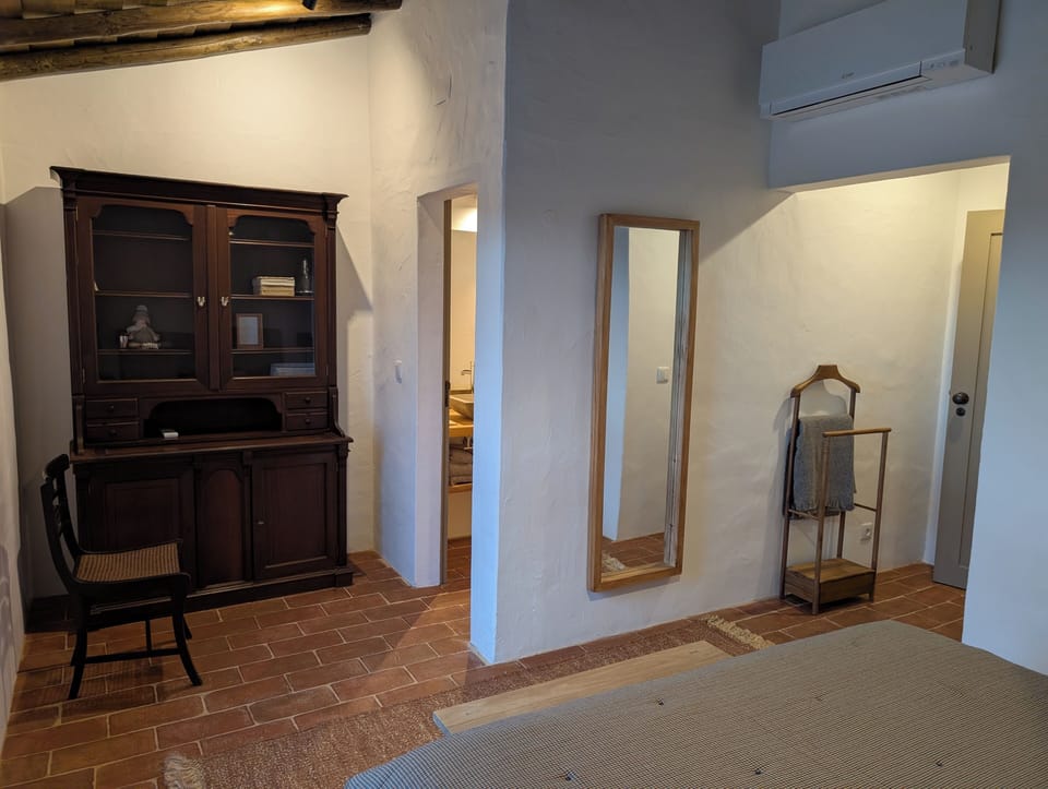 Family Villa, Five Bedrooms, Countryside View | Bed sheets