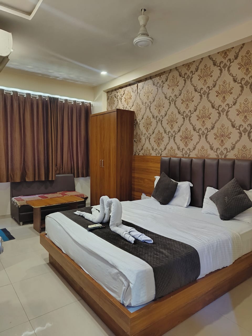 Deluxe Double Room, City View | Desk, laptop workspace, iron/ironing board, free WiFi