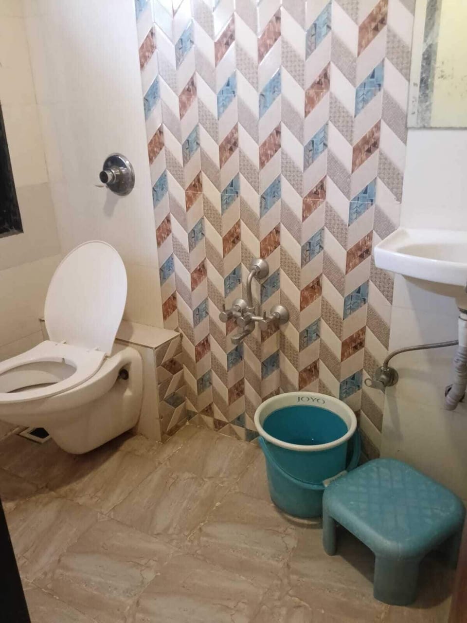 Deluxe Double Room, City View | Bathroom | Free toiletries, slippers, towels, soap