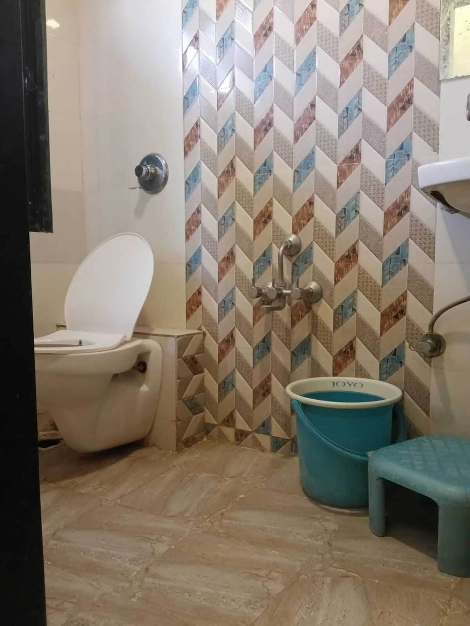 Deluxe Double Room, City View | Bathroom | Free toiletries, slippers, towels, soap