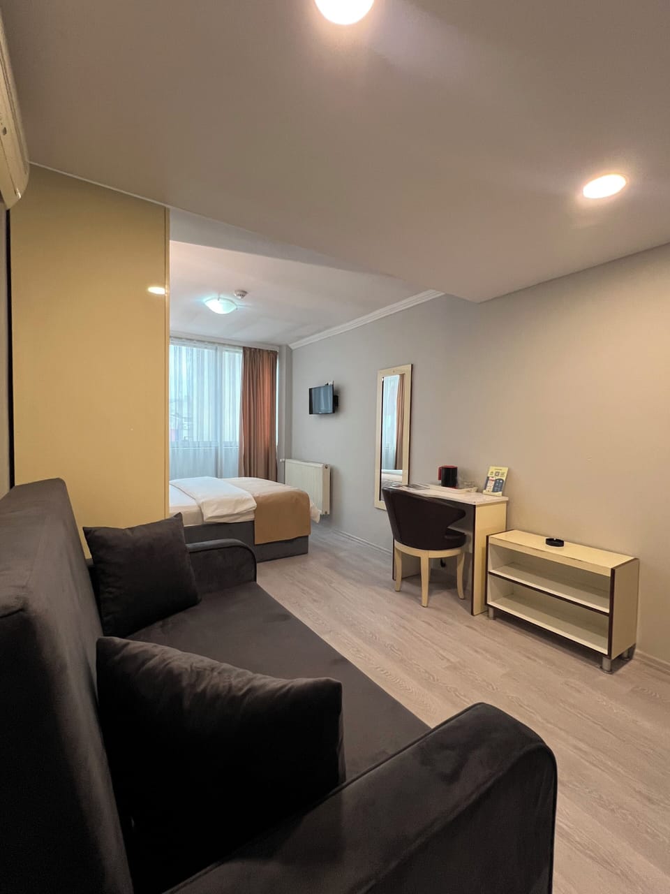 Family Room | Desk, free WiFi, bed sheets