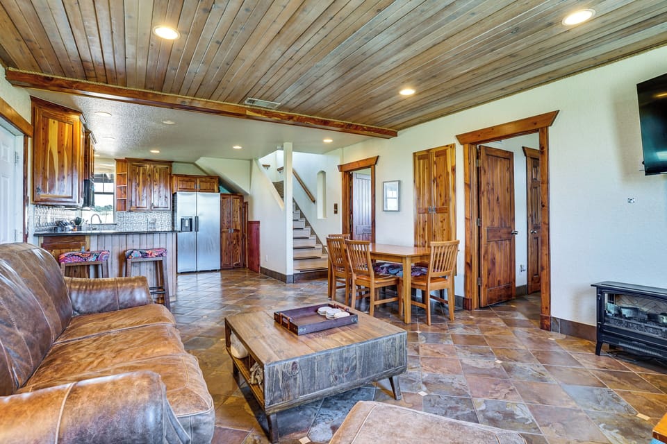 House (2 Bedrooms) | Interior
