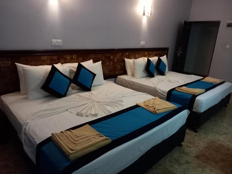 Deluxe Double Room, Garden View | Laptop workspace, free WiFi