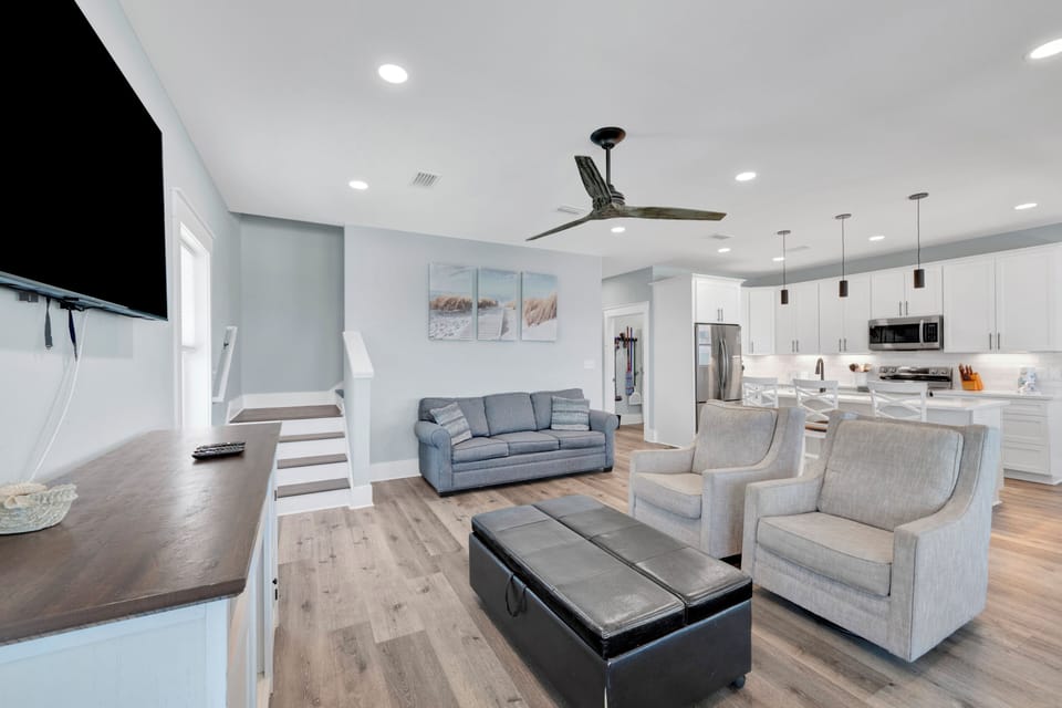 The open-living concept easily accommodates twenty guests and two pets