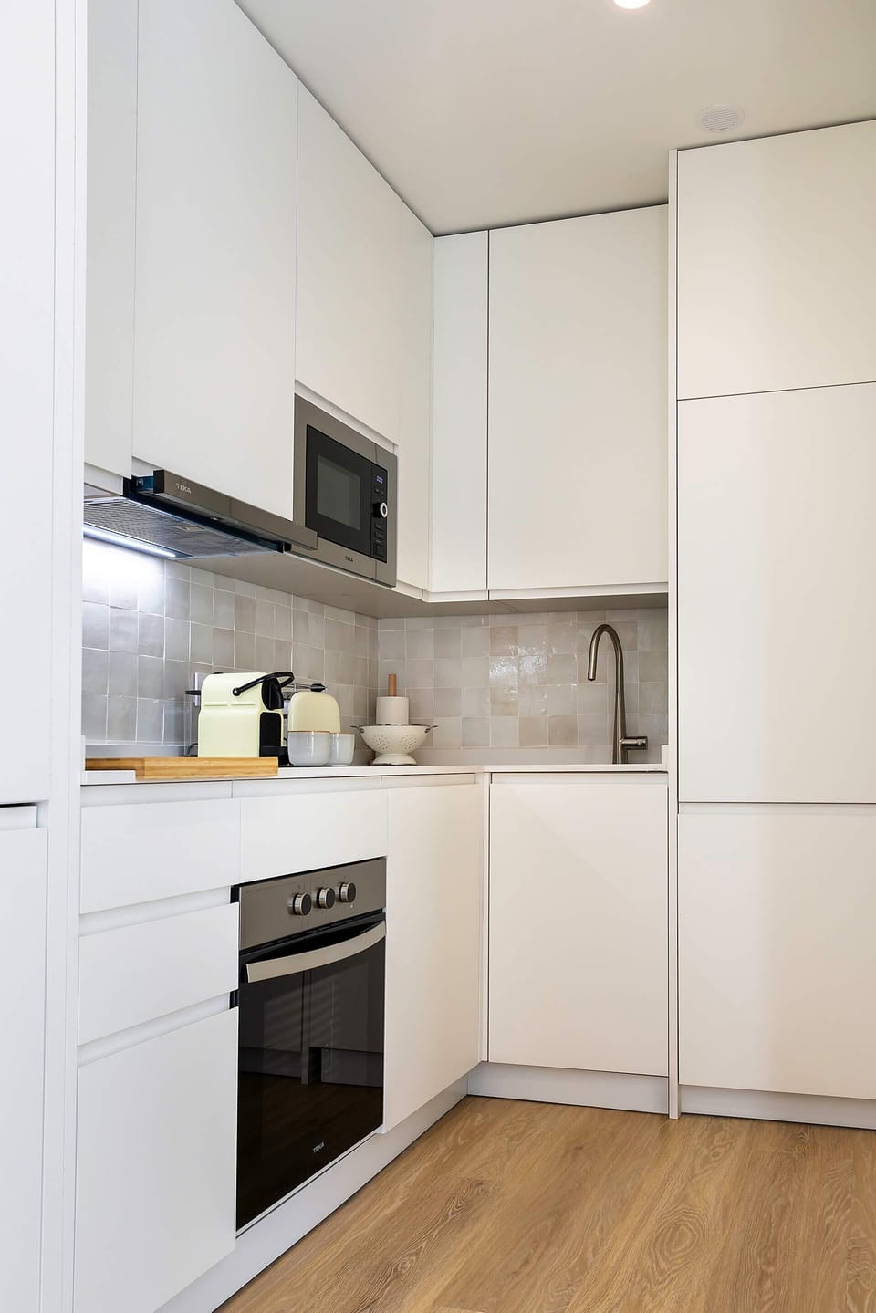 Duplex, Terrace (2 Bedrooms) | Private kitchen | Full-size fridge, microwave, oven, stovetop