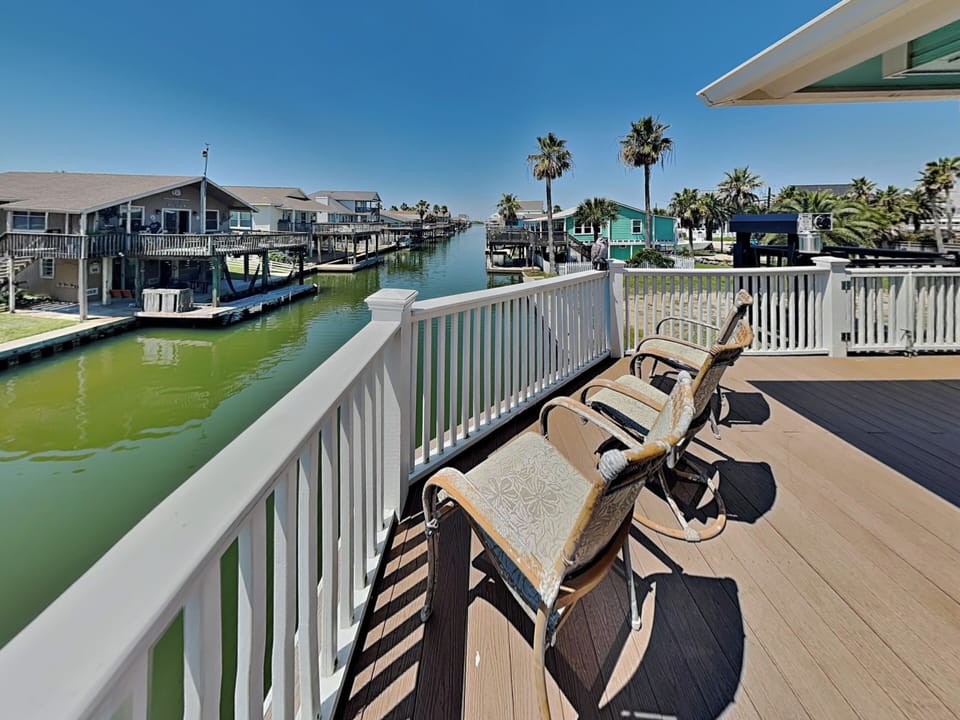 Deck w/ Outdoor Seating - Canal Views