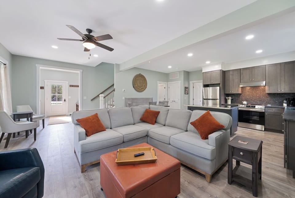 We love the serene coastal colors paired with warm natural tones.