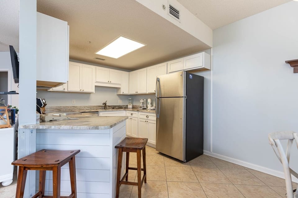 Condo, 1 Bedroom | Private kitchen | Coffee/tea maker, fridge, oven