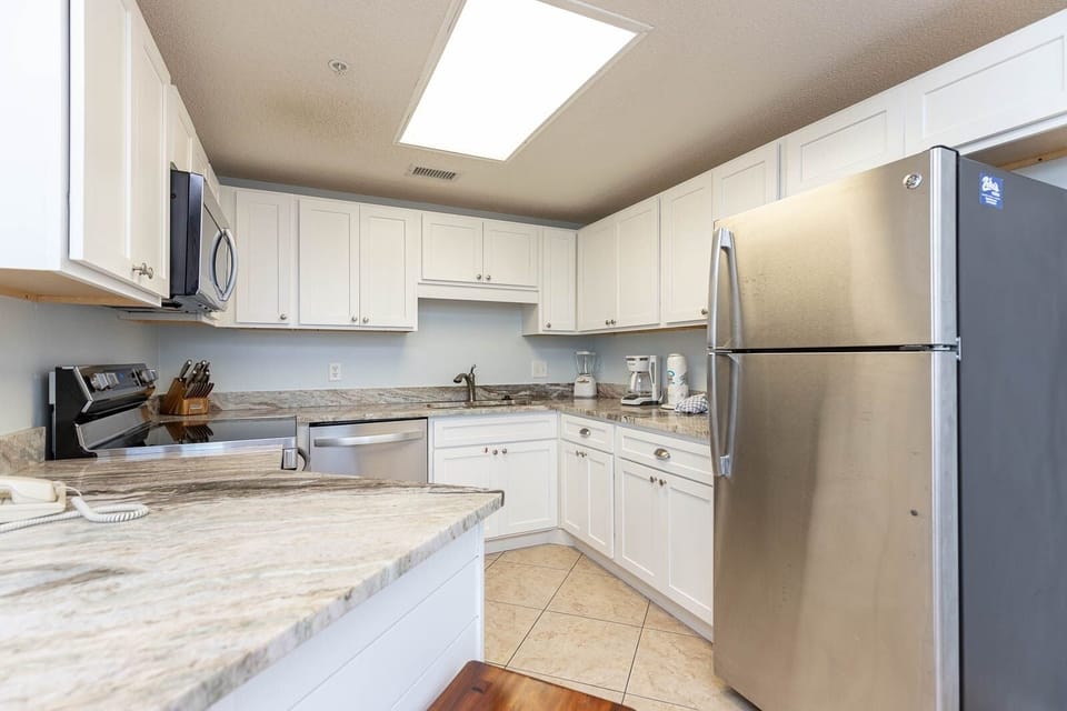 Condo, 1 Bedroom | Private kitchen | Coffee/tea maker, fridge, oven