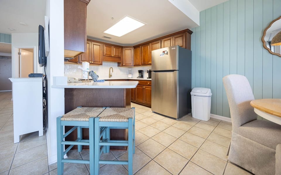 Condo, 1 Bedroom | Private kitchen | Fridge, oven, coffee/tea maker