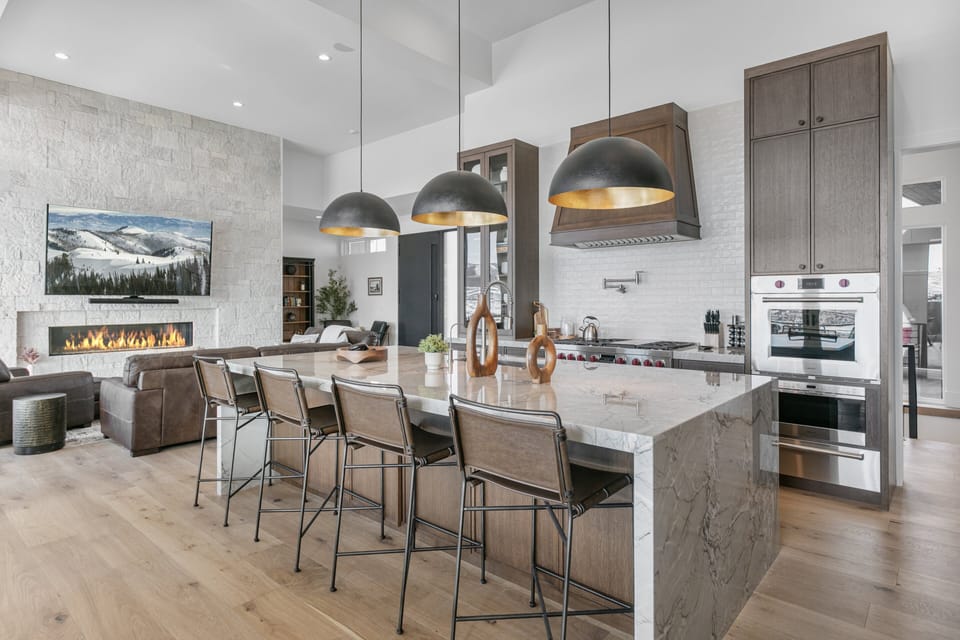 House, 6 Bedrooms | Private kitchen | Fridge, oven, coffee/tea maker