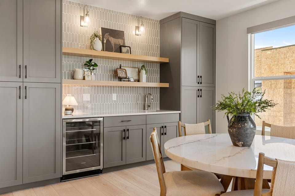 Townhome, 5 Bedrooms | Dining