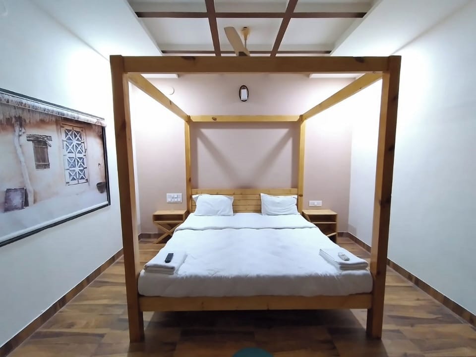 Deluxe Room, Garden View | Individually furnished, desk, laptop workspace, bed sheets