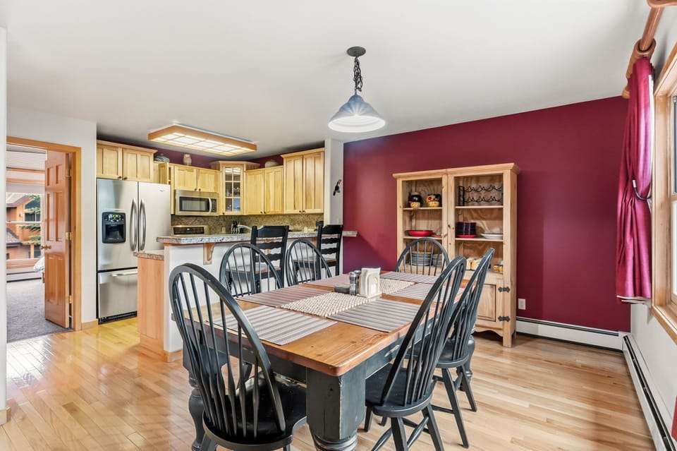 Dining Room offers space and bright light to enjoy everyone's comapny!