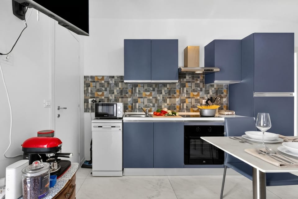 Standard Apartment, 1 Bedroom, Balcony (Emilia Sweet) | Private kitchen