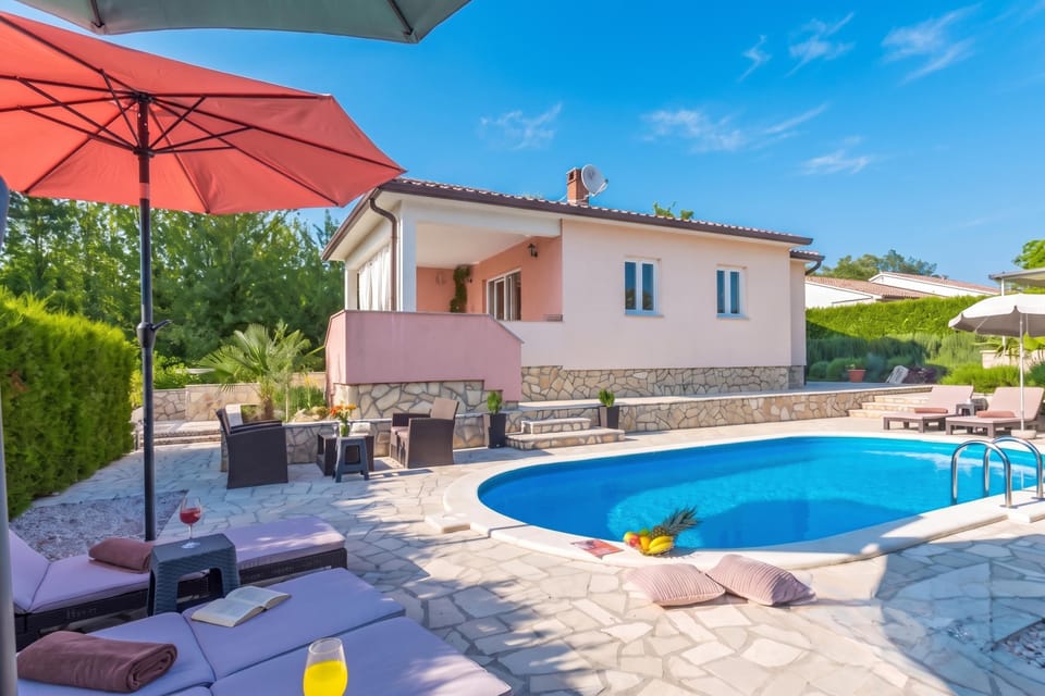 Standard House, 4 Bedrooms, Microwave (Istrian Villa Stella for 8: Pool &) | Outdoor pool | Seasonal outdoor pool