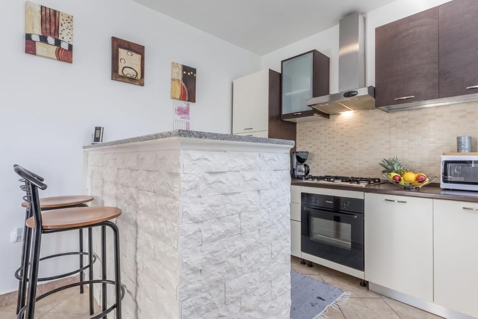 Standard House, 4 Bedrooms, Microwave (Istrian Villa Stella for 8: Pool &) | Private kitchen