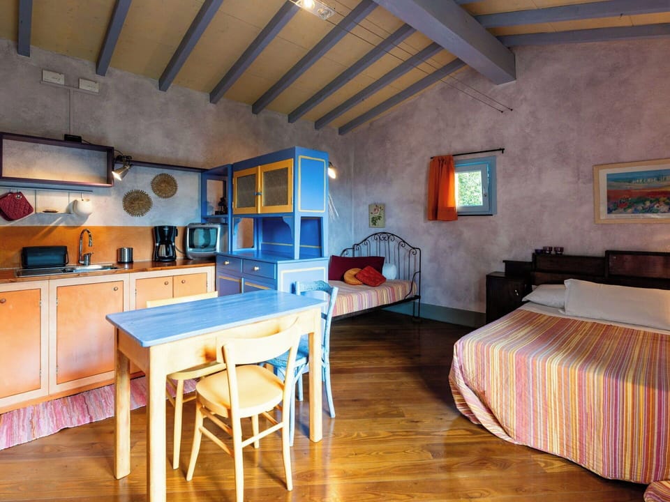 Wall, Furniture, Interior Design, Wood, Lighting, Ceiling, Home, Flooring, Floor, Room