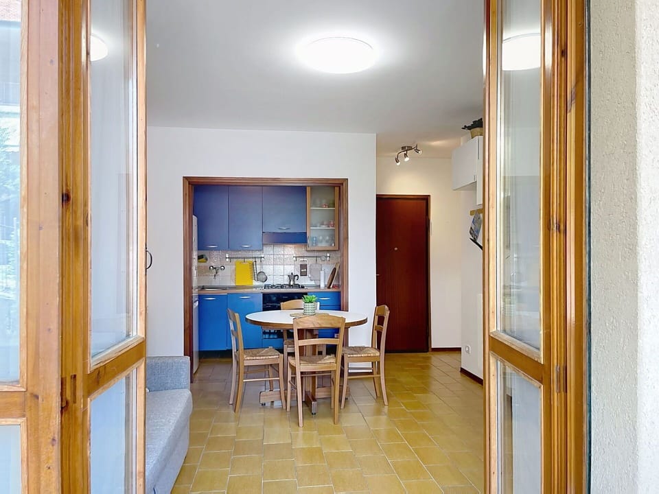 Flooring, Interior Design, Wood, Floor, Ceiling, Furniture, Room, Door, Apartment, Wood Stain