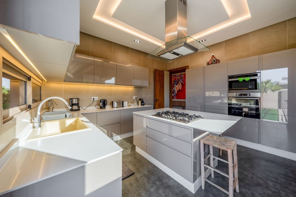 Luxury Villa, Garden View | Private kitchen | Fridge, oven, stovetop, cookware/dishes/utensils