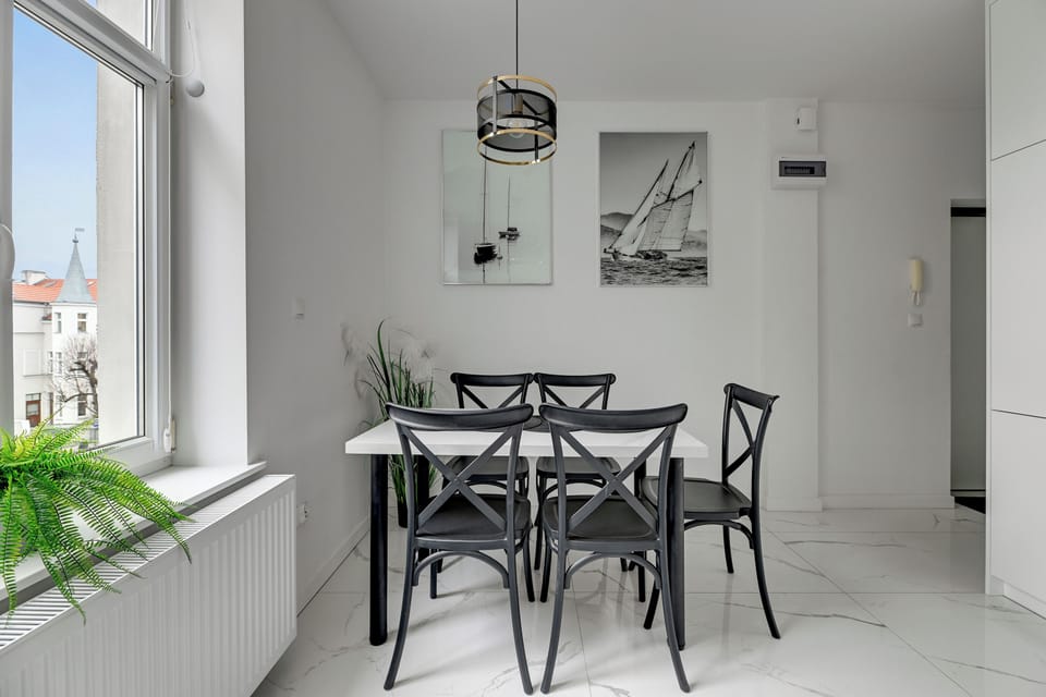 Standard Studio Suite, 1 Queen Bed with Sofa bed, Non Smoking, Private Bathroom | Dining